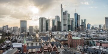 US Regional Banks Face Investor Anxiety Amid Rising Credit Risks and Loan Losses