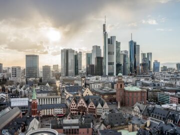 US Regional Banks Face Investor Anxiety Amid Rising Credit Risks and Loan Losses