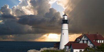 Skyrocketing Flight Prices: What Travelers Need to Know for Fall 2023