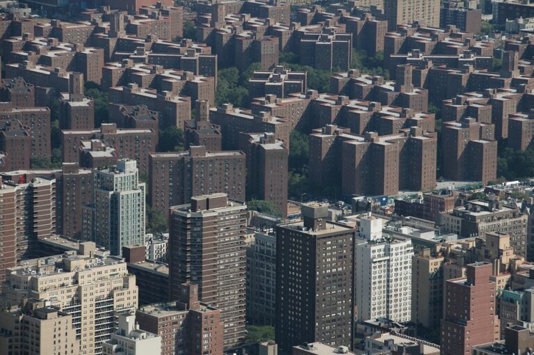 Experts Warn: Major Economic Shifts Could Impact Your Finances This Fall